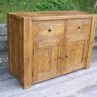 Chunky dresser